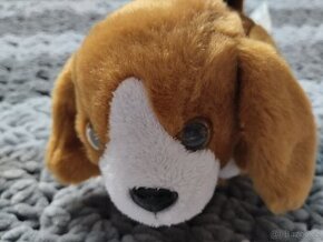 Plyšový pejsek jezdící vydávající zvkuky