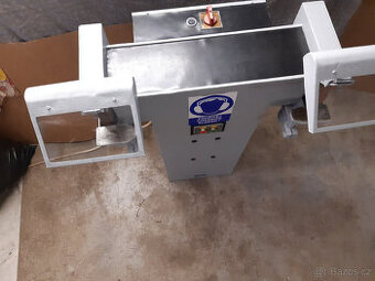 Velmi zachovalá stojanová bruska,