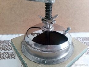 Starožitný mlýnek stav velmi dobrý - 1