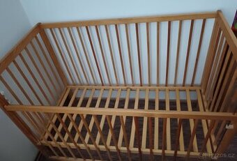 Dětská dřevěná postýlka