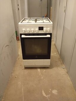 Prodám plynový sporák trouba na elektriku