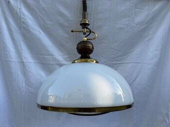 Kuchyňský stahovací lustr mléčné sklo a mosaz