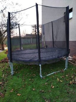 Trampolína