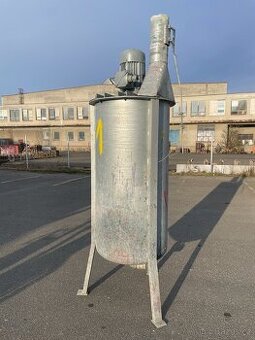 Prodám pozinkovanou míchací nádrž 800L
