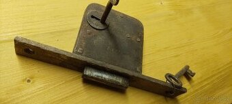 Starý zámek na dveře