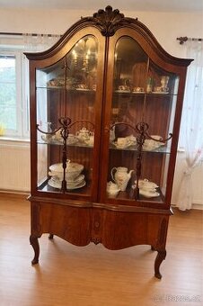 Starožitná vitrína  – 19. století