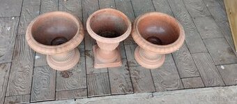 Plastové květináče