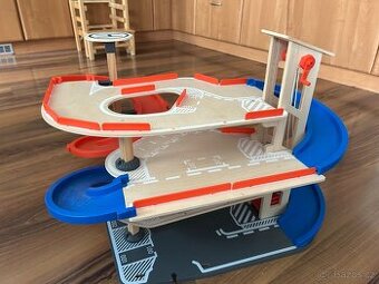 parkovací dům 4 patra dřevěný z Lidl