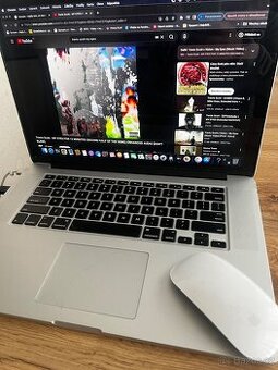 MacBook Pro retina mid 2012 + myš + nabíječka