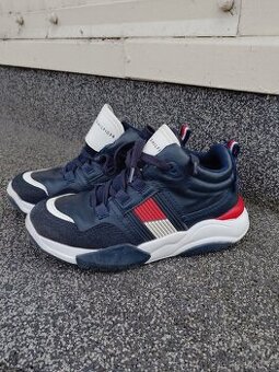 Tenisky Tommy Hilfiger vel. 33.