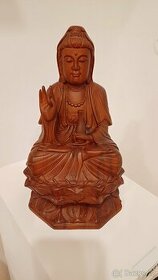Buddha vyřezávaná soška
