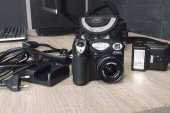 Nikon Coolpix 5000 + blesk National PE-2006