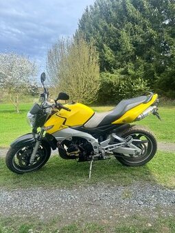 Suzuki gsr 600