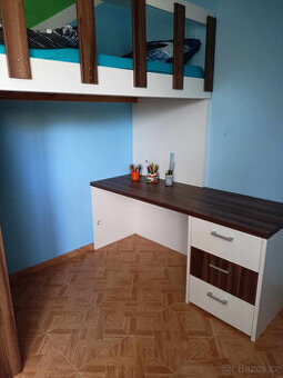 Dětská souprava (postel, stůl, skříň)