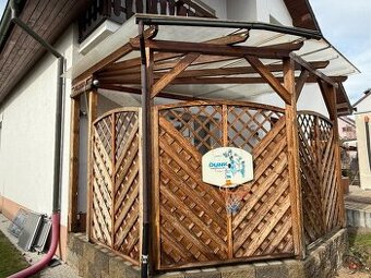 Dřevěná pergola se zastřešením