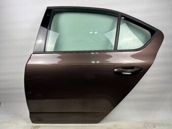 Dveře Škoda Octavia III liftback, levé zadní, kód barvy LF8Z