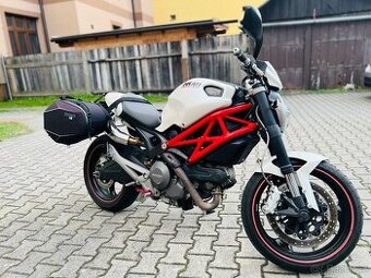Ducati Monster 696