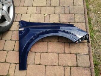 Opel Astra H pravý přední blatník