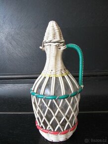 Láhev v drátěnem obalu