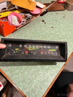 Škoda 100 - přístrojová deska - budíky,tachometr