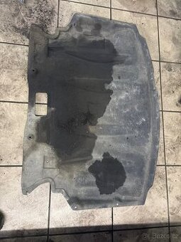 Bmw e60 kryt pod motor