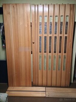 Shrnovací dveře masív