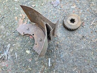 Zetor 25 A K kryt řemenice a ozubené kolo řízení