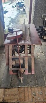 Kotoučová pila s pevnou deskou