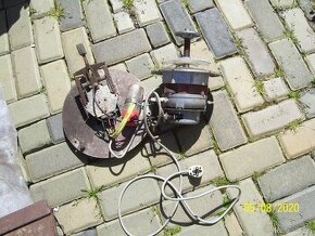 2 kusy motorů na 220 V