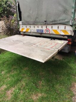 Skládací hydraulická plošina na auto,