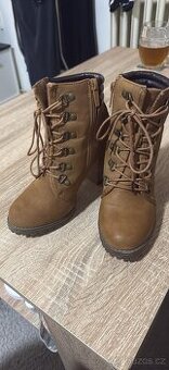 Dámské vysoké boty vel.36