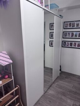 Šatní skříň bílá