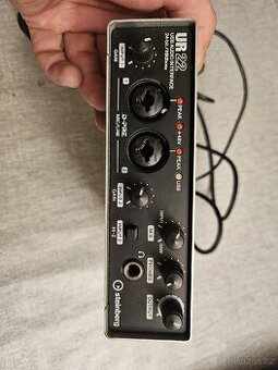 Předmět: Externí zvuková karta Steinberg UR22 –