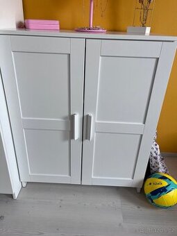 Brimnes Ikea skříňka s dvířky