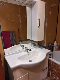 Prodám koupelnová skříňka s.umyvadlem a osvétlením