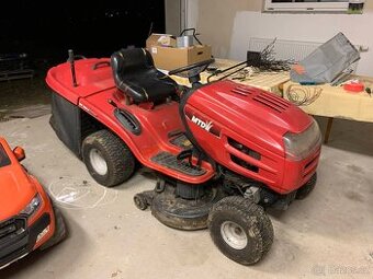 Zahradní traktor MTD SN 150 A