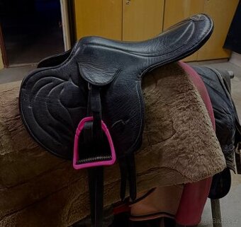 Prodám dostihové sedlo