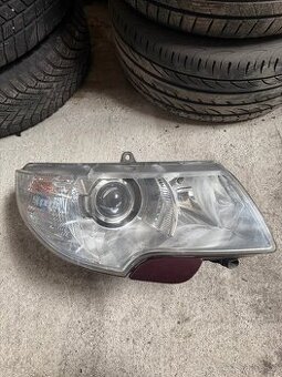 Pravý bi-xenon Škoda Superb 2