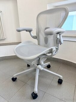 kancelářská židle Herman Miller Aeron Mineral