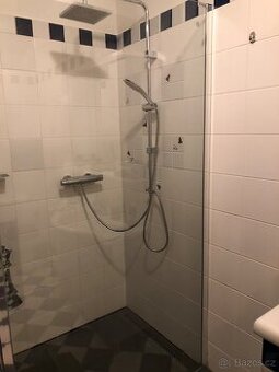 Sprchové zástěnné sklo