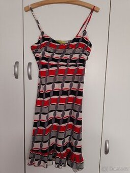 PRODÁM DÁMSKÉ ŠATY A SUKNĚ