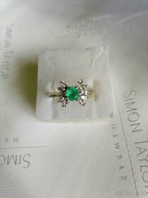 Zlatý luxusní prsten s diamanty 0,25 ct a smaragdem - 1
