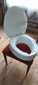 Zvýšené WC sedátko pro zdravotně postižené
