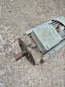 Nepoužitý Elektromotor MEZ 3kW 380V - 1