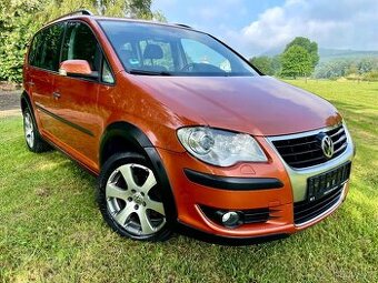 VOLKSWAGEN TOURAN CROSS 2.0 TDI,7 míst