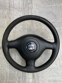Tříramenný volant Seat