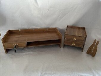 Podstavec pod monitor, organizér, stojánek na mobil.