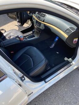 Mercedes benz w211