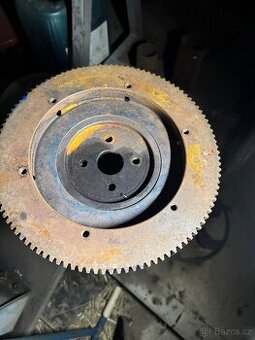 Kombajn Setrvačník+starter massey ferguson 30