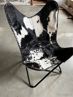 Designové křeslo z pravé kravské srsti